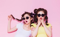 女模人乳喂富豪图